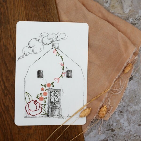 Kit : carte fleurie à broder “Maison-cheminée”