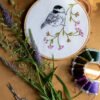 kit broderie poétique oiseau mésange et fleur