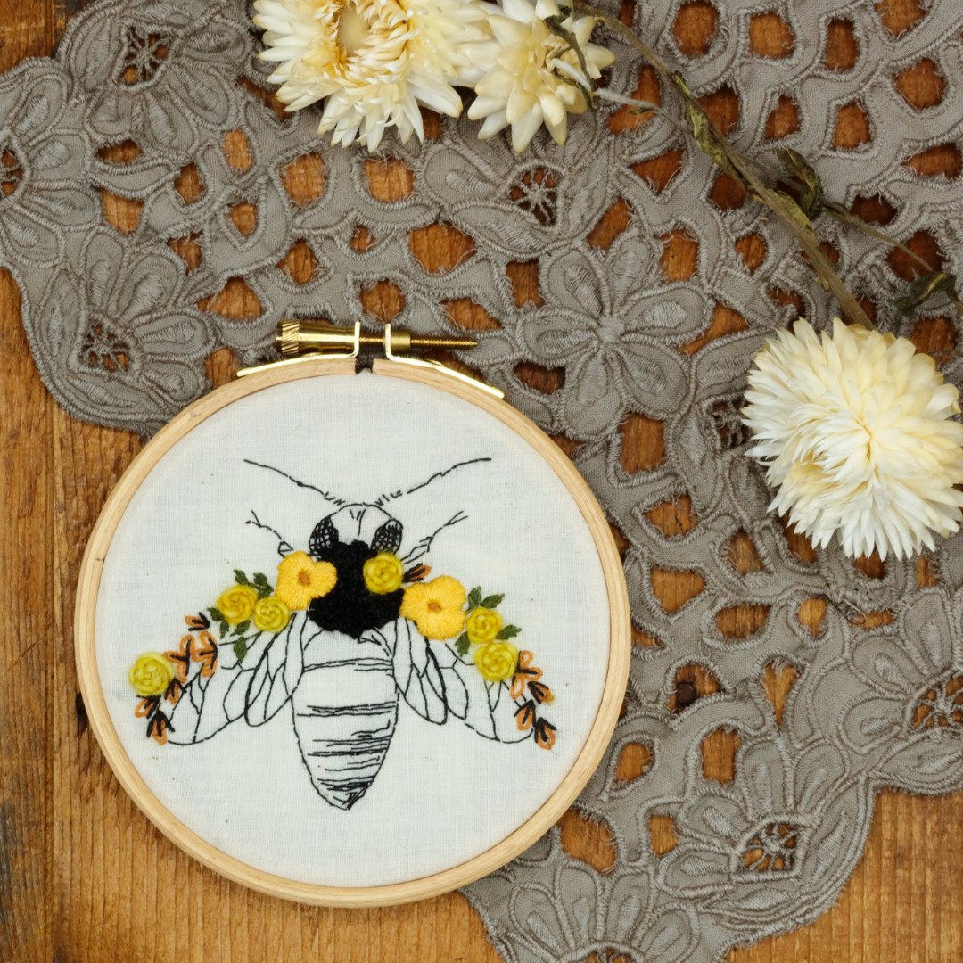 broderie abeille jaune en kit