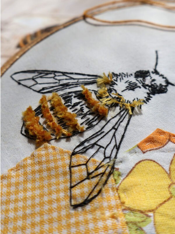 broderie abeille et coquelicot