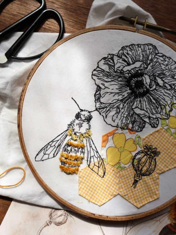 broderie abeille et coquelicot