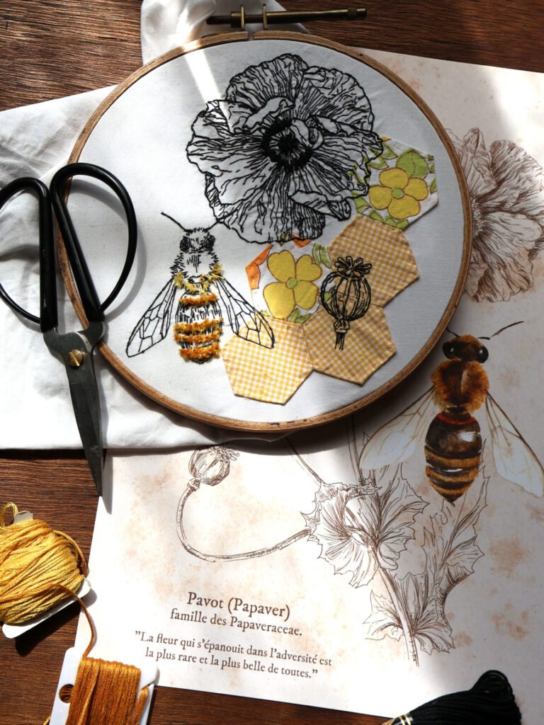 broderie abeille et coquelicot